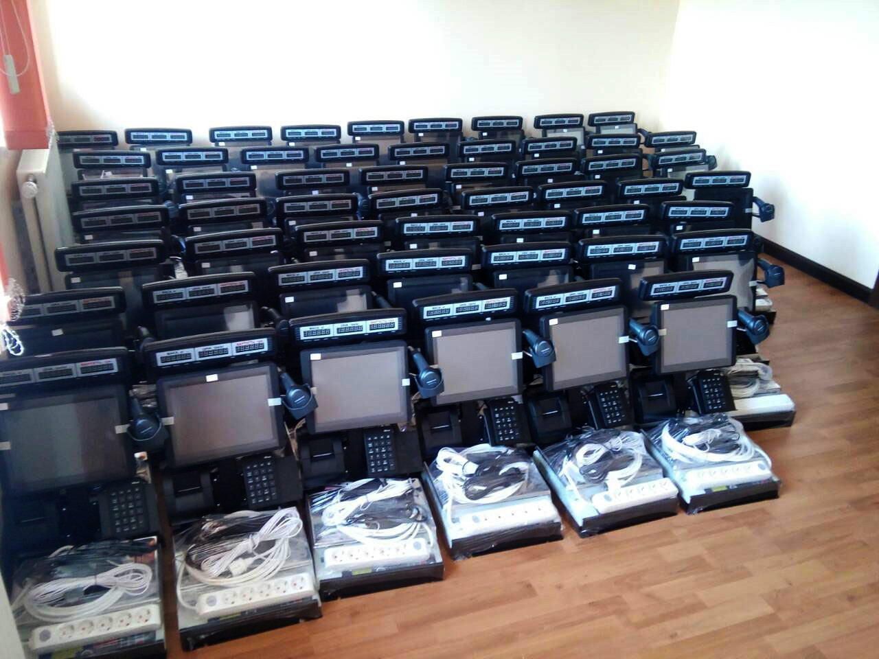 Комплекти торгового обладнання для каси магазину